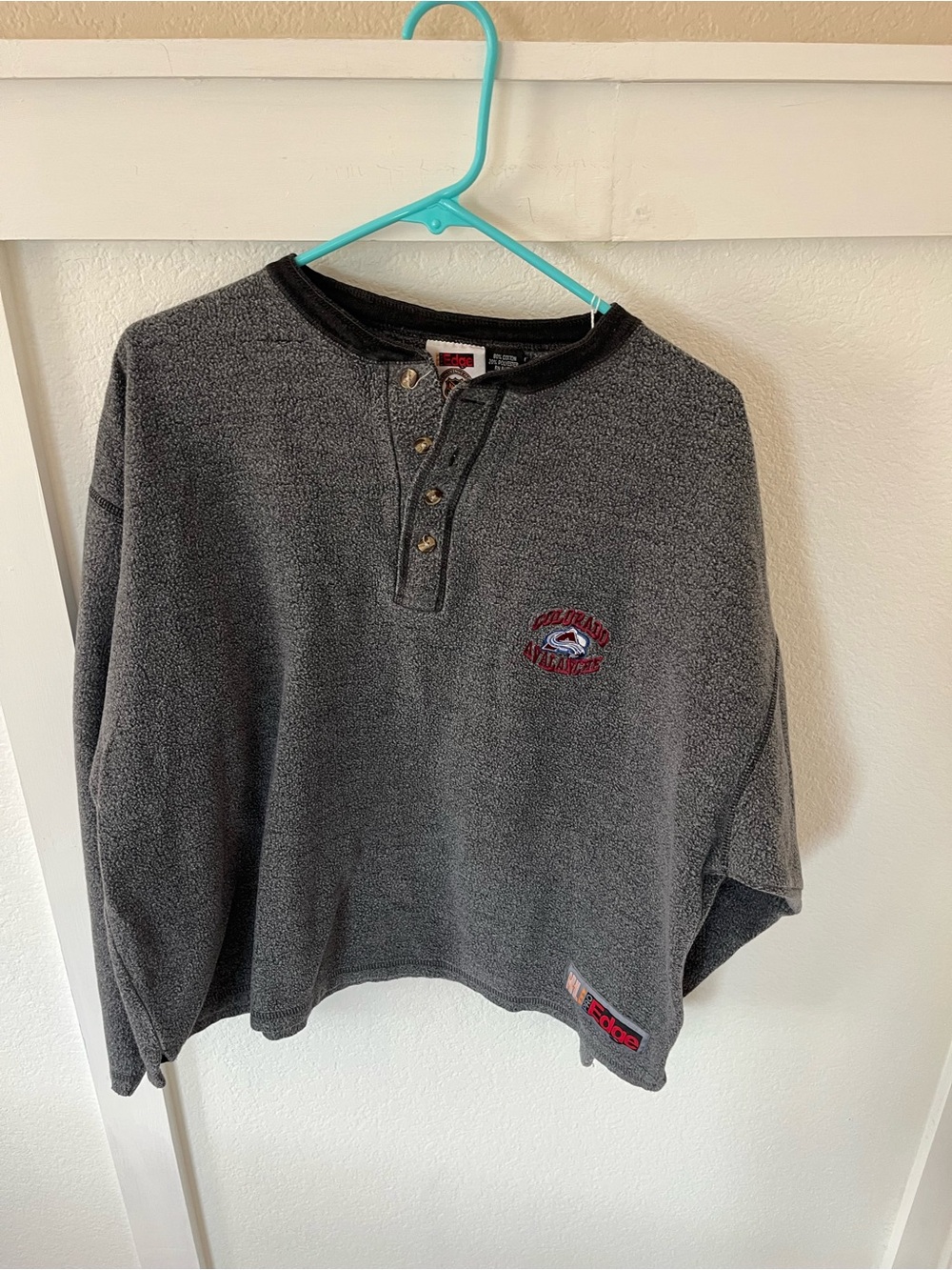 Vintage Pro Edge NHL Colorado Avalanche Men's Medium Crewneck Sweatshirt.